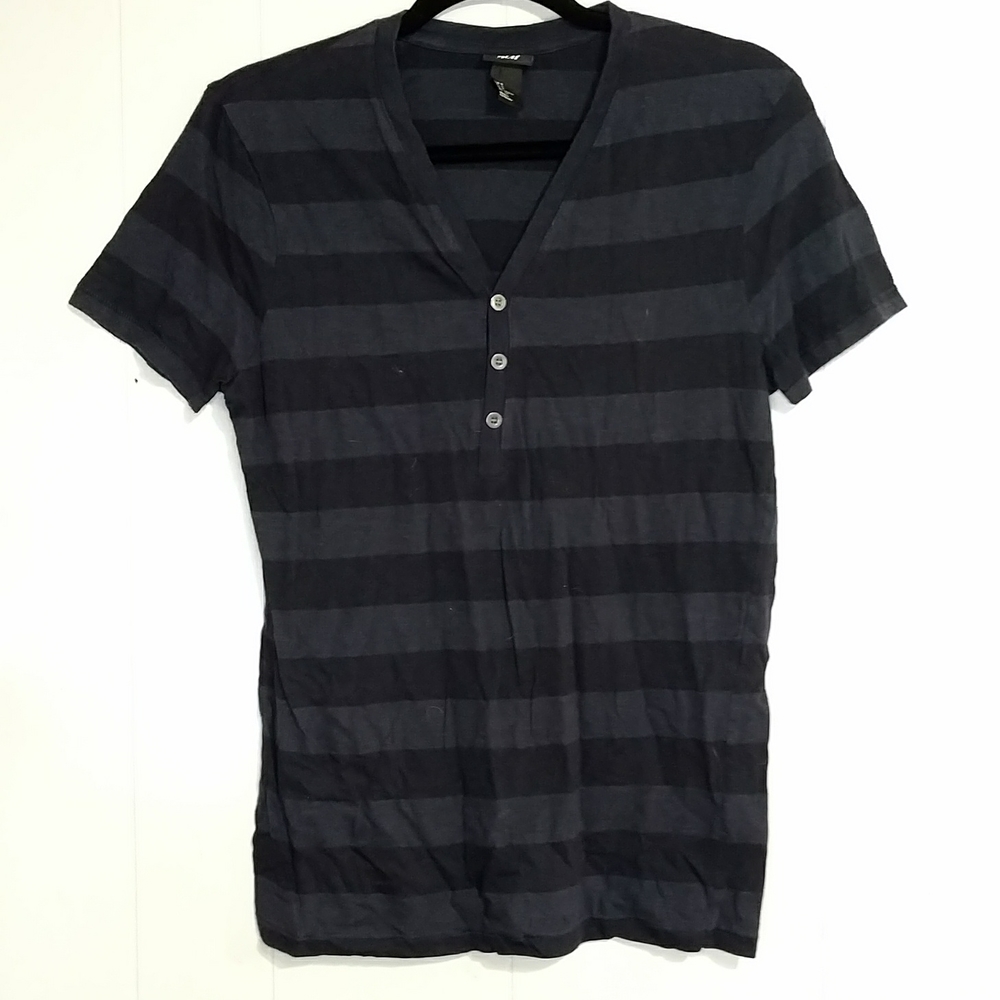 H&M Henley V Neck Short Sleeve Shirt